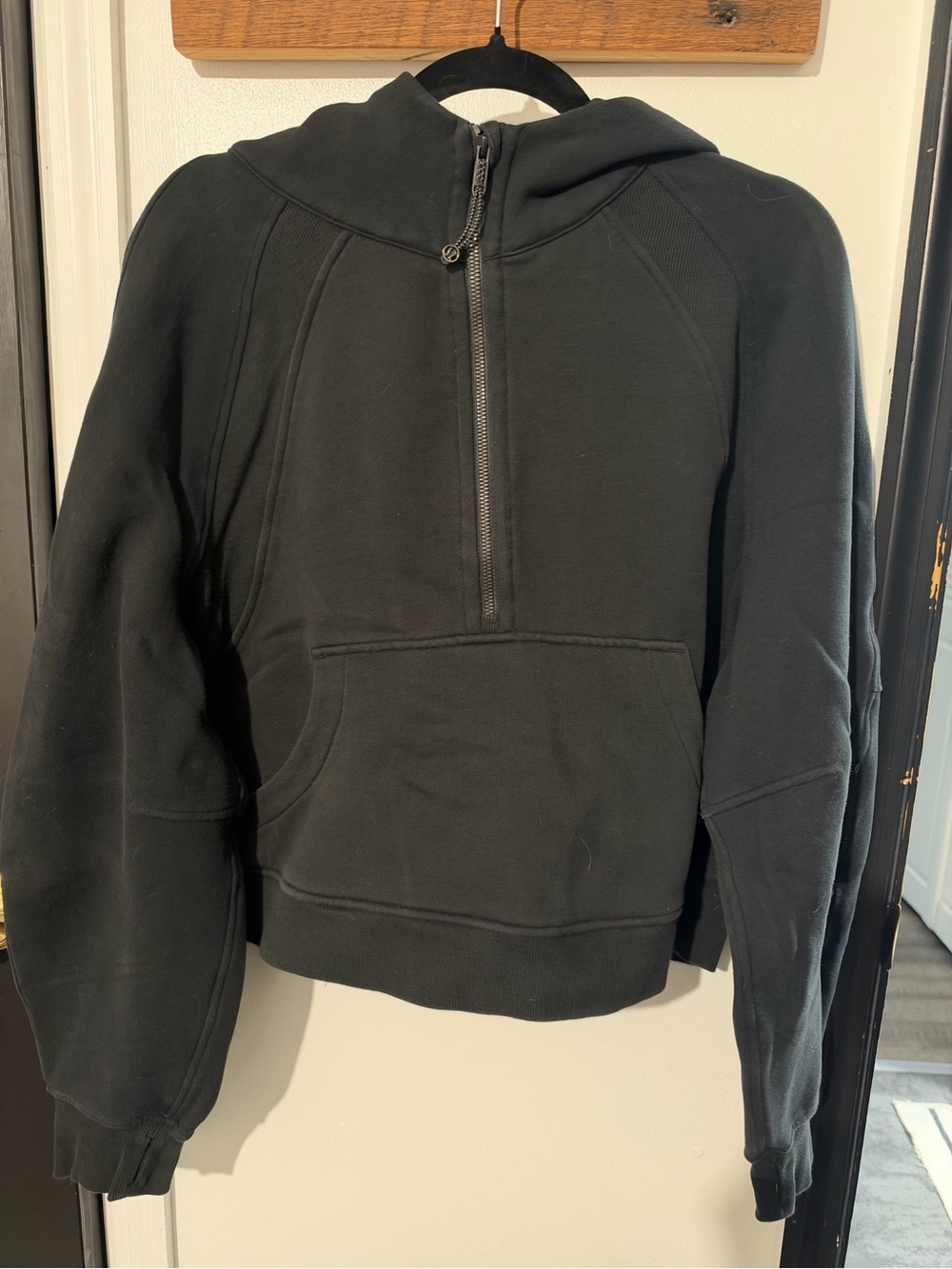 Lululemon Women's Black
Scuba Quarter-Zip Pullover
Hoodie